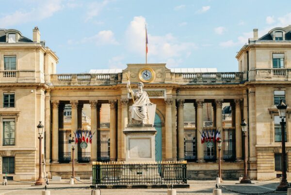 Façade du Palais Bourbon, siège de l'Assemblée nationale à Paris